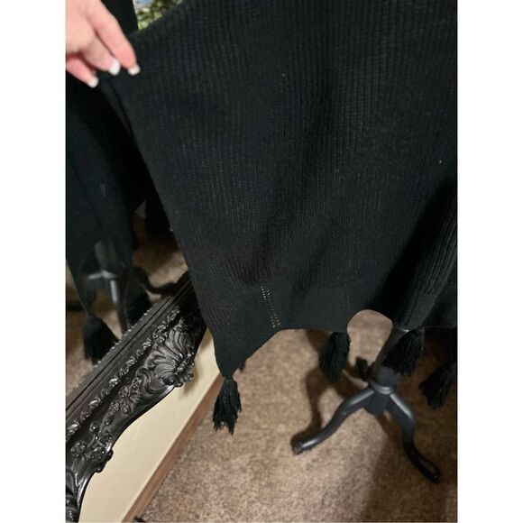 Vince Camuto New Black Cable Knit Shawl - Picture 2 of 4